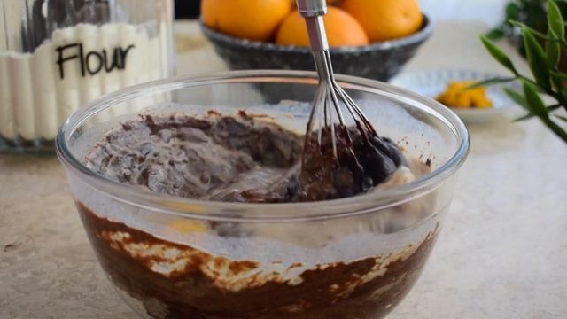 Moist orange & chocolate cake