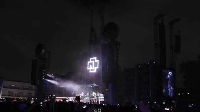 Rammstein - Ausländer - Foro Sol México City octubre 4 2022 смотреть онлайн