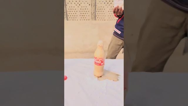 Coca cola +salt+ Mentos Experiment /CRAZIEST TV смотреть онлайн