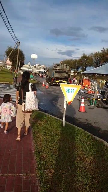 道のど真ん中に化学消防車🚒 那覇基地サマーフェスタ2023 смотреть онлайн