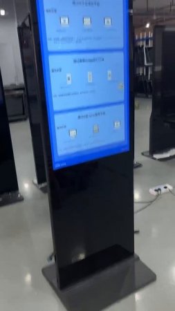 Напольные двусторонние рекламные экраны 32-55" VORMATIC для помещений