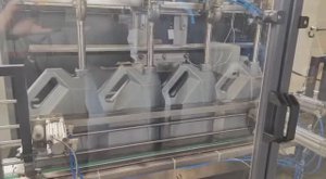 Автоматическая линия розлива укупорки моторного масла в канистру обьемом 4л
