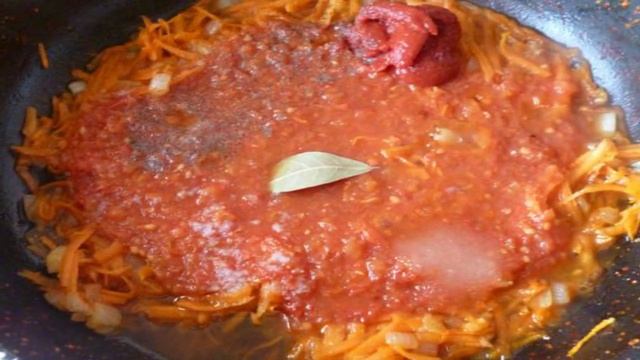 Зелёный борщ на свином бульоне