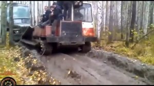 По бездорожью севера России на грузовиках и тракторах уникальная подборка tractor stuck in the mud
