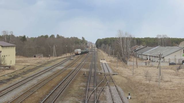 Струги Красные #2. ДМ62-1759 на маневровой работе с думпкарной вертушкой. П/п ООО "Стромпесок".