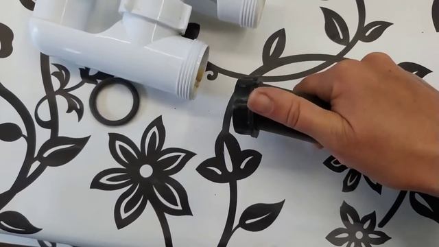 Из старой ванны сделала систему для полива. Больше ведрами огород не поливаю.