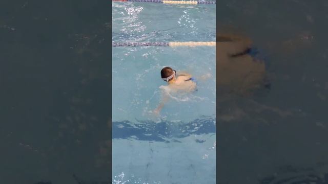 Игры и развлечения в воде #бассейн #плаваниедлядетей #развлечения #учимсяплавать смотреть онлайн