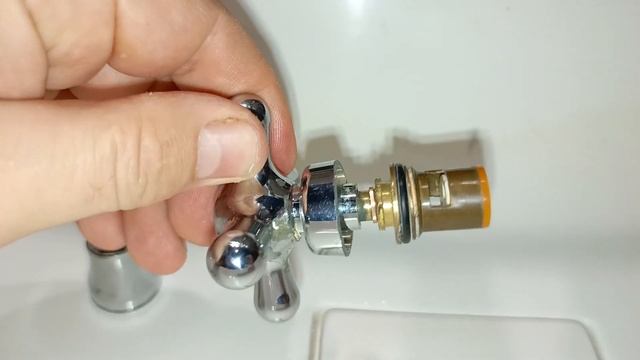 🚰Как без боли поменять кранбуксу🚰 #город61 #ремонткрана #кранбукса #крандляраковины #заменакранбукс