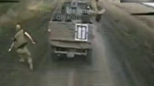 СВО. Эпичная встреча нашего дрона с xoxло-каскадёрами