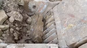 Строительство, дробление щебёнки