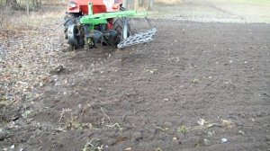 Пахота  трактором Т-25 , плугом Bomet 2x30  частина 2