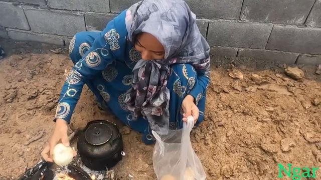 The hard life of a widow and her children under heavy rain and trying to save her children смотреть онлайн