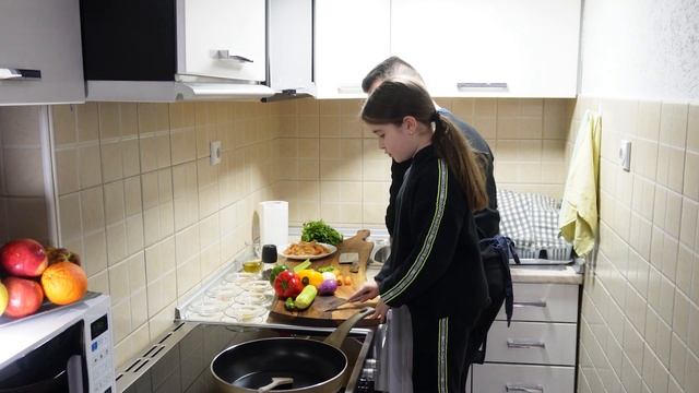 Пилешко со зеленчук - Chicken with vegetables смотреть онлайн