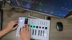 Дима дома. MiniLab 3 midi cover