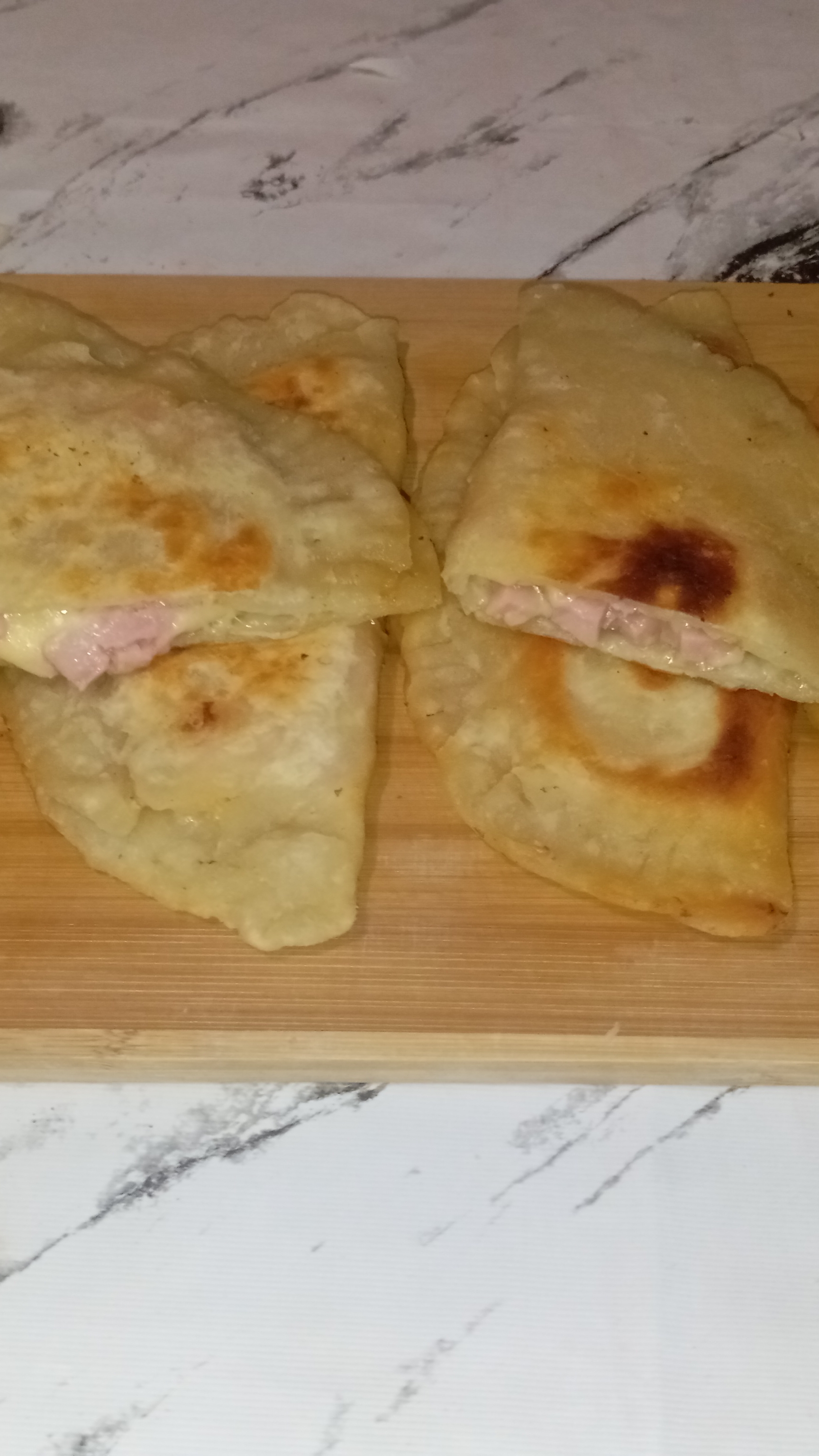 Чебуреки с ветчиной и сыром.#еда#кулинария#рецепты#вкусно#готовимдома.