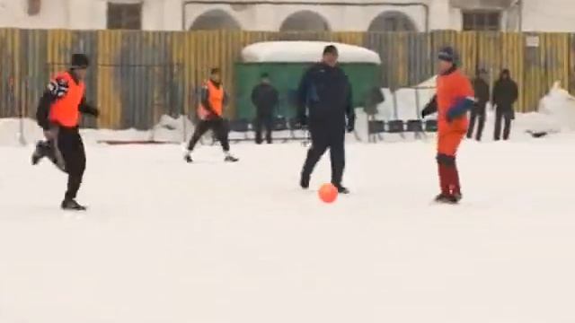 На поле ветераны
