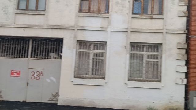 ВЛАДИКАВКАЗ ИЗ ОКНА АВТОБУСА.