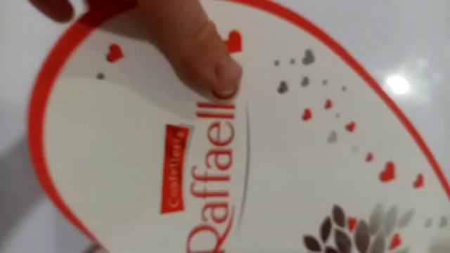 Открываем Канфеты Raffaello смотреть онлайн