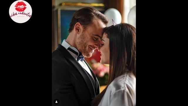 Yasemin Özilhan dijo que las relaciones de Kerem Bürsin y Hande Erçel continúan. смотреть онлайн