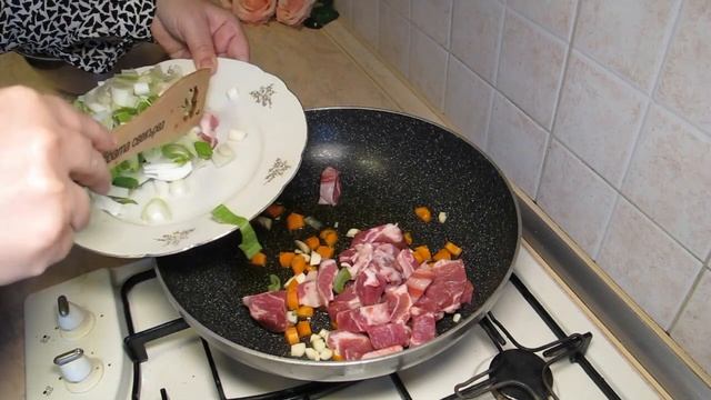 Спанак с ориз и свинско месо смотреть онлайн