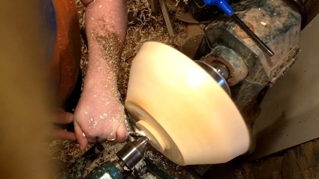Turning Chips! Roughing a Green Bowl Blank 1080 x 1920 смотреть онлайн