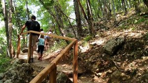 Начало пути по склону Большого крымского каньона