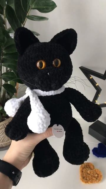 Если рядом 🐈⬛ ,все становится особенным. #вяжуназаказ #амигуруми #годкота смотреть онлайн
