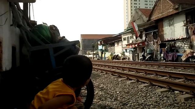 Kereta Api lewat ada sponsor смотреть онлайн