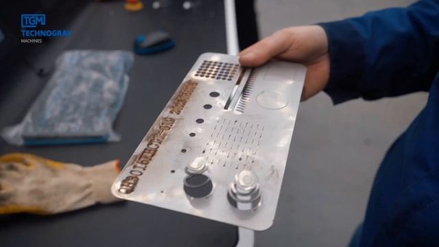 В шоу-руме «Технограв» запущен в работу уникальный лазерный комплекс Senfeng, Санкт-Петербург