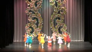 Детский танцевальный коллектив "Родничок", т. "На поляне"