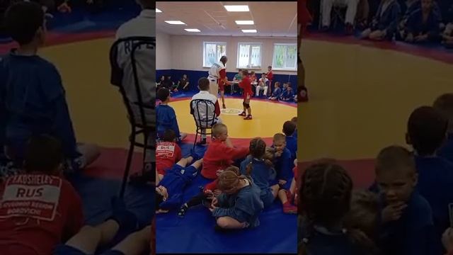 соревнования (у меня синий поес) смотреть онлайн