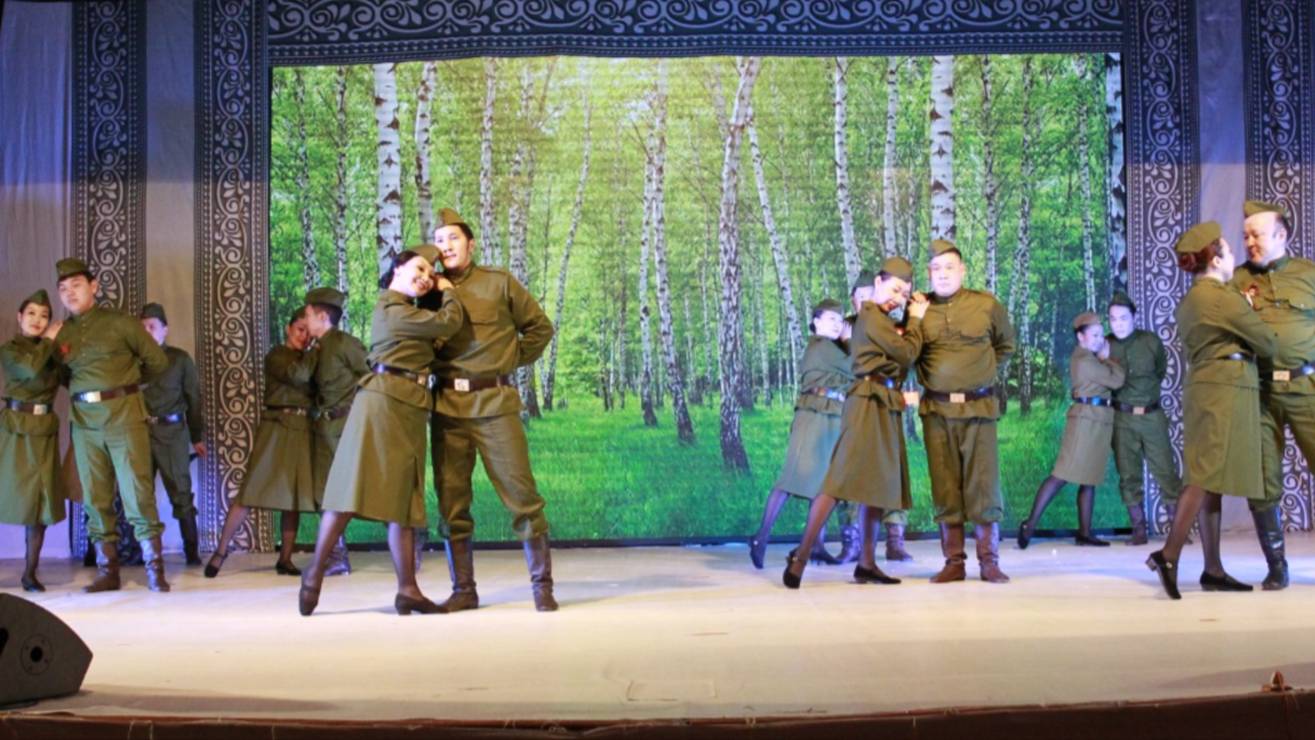 Танец "Синий платочек" в исполнении группы "Харысхал" Таттинской центральной районной больницы