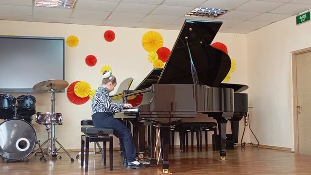 Играет Новикова Варвара
ДМШ  4 г. Донецка