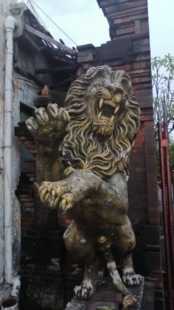 вход в  дом. скульптуры  львов остров Бали.  прислал Рома Юлдашев  #сказочнаямастерскаяколесникова #