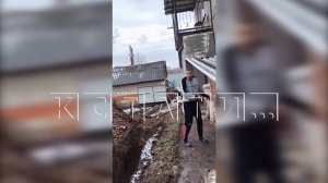 Представитель мусорной мафии, избежавший наказания,замуровал соседей и стал рыть траншеи на их земле