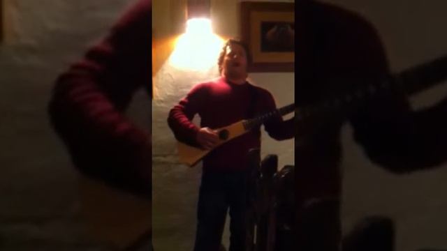 Taras serenades the group! смотреть онлайн