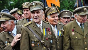Почему Хрущев через 10 лет после войны амнистировал полицаев и предателей