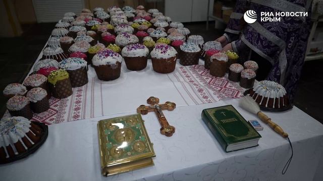 Первые партии пасхальных куличей уже готовы и освящены