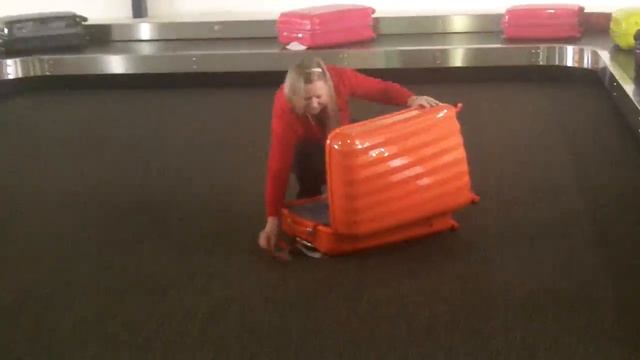 AT Luggage Lotto смотреть онлайн
