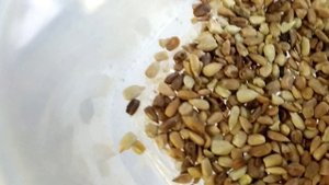 Пожарил семечки в микроволновке. Вот что получилось