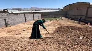 Визит Азаде и её матери Тайебе после освобождения Кадира из тюрьмы.