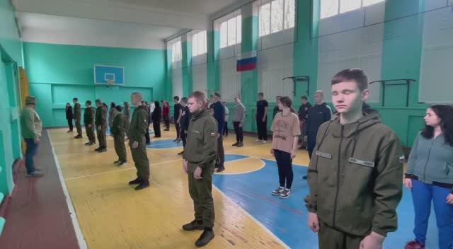 В Днепрорудненском профессиональном лицее прошла массовая зарядка. смотреть онлайн