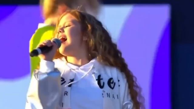 Алина Сансызбай и Владислав Тюкин - Улыбайся