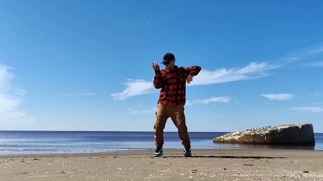 Танец на берегу моря.