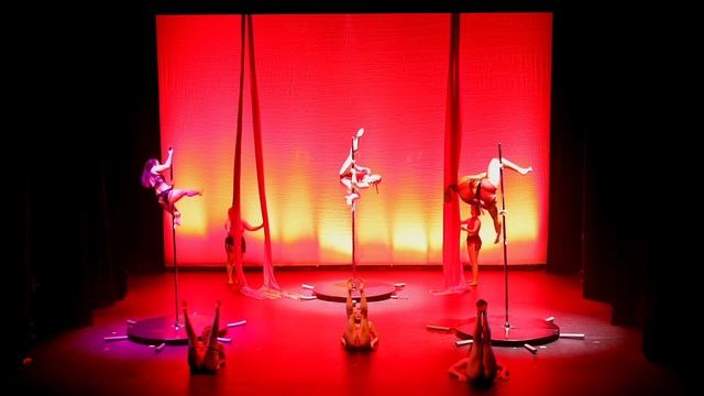 Spin Pole Performance - El Tango Roxanne Moulin Rouge Showcase Routine : Blush Aerial & Pole Dance смотреть онлайн