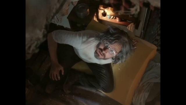 Не ожидали, что потолок сломается. Массовый побег смотреть онлайн