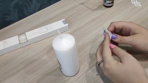 Декор свечей. Семейный очаг своими руками. Как нанести наклейку на свечу.