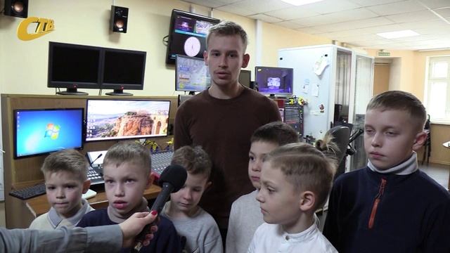 ЮНЫЕ ХОККЕИСТЫ ЖЕЛЕЗНОГОРСКОЙ КОМАНДЫ "РУСИЧИ" ПОСЕТИЛИ ТРК "СТВ" С ЭКСКУРСИЕЙ
