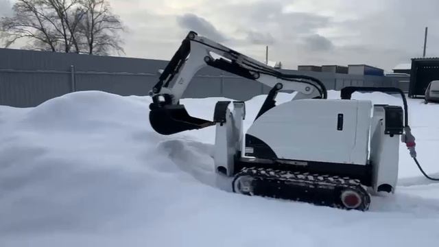 Машина для демонтажа. Работа с ковшом.