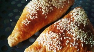 Слойки с творогом и изюмом